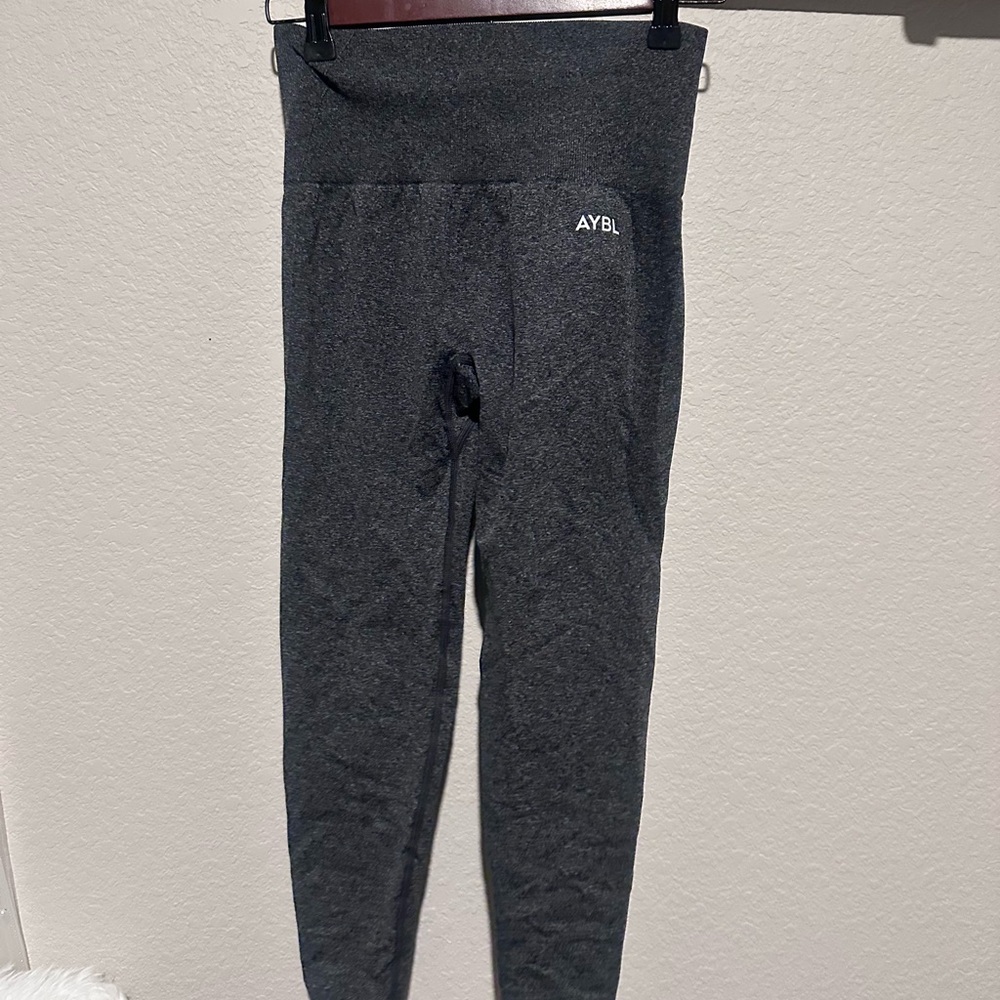 AYBL women’s brand new dark grey leggings with scrunch butt